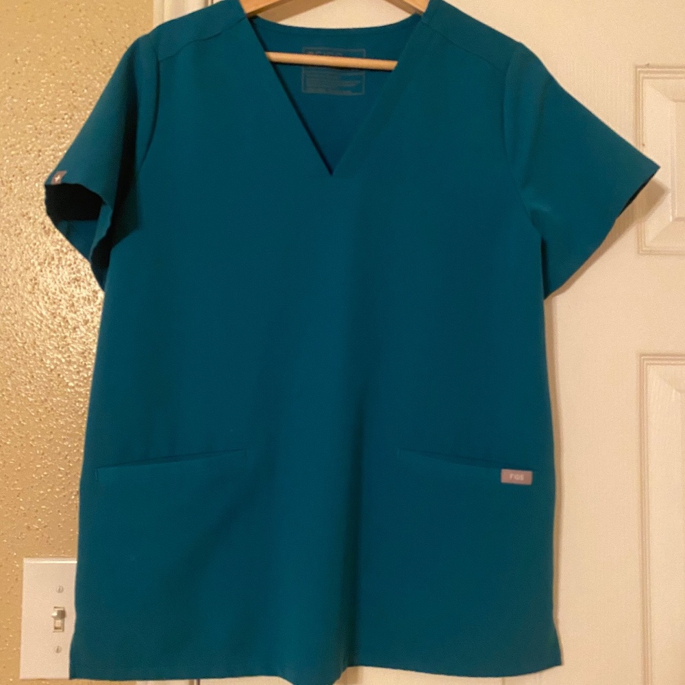 Figs Casma Three Pocket Scrub Top